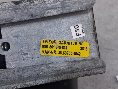 Ślizg, uchwyt lusterka, mocowanie do słupka SPIEGELGARNITUR 8SB 501219-831, MAN nr 88.64700.60042, wymiary 17 x 6 cm, ramię obrotowe z uchwytem