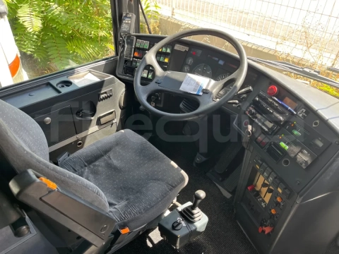 Setra S328