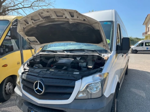Mercedes-Benz MB906