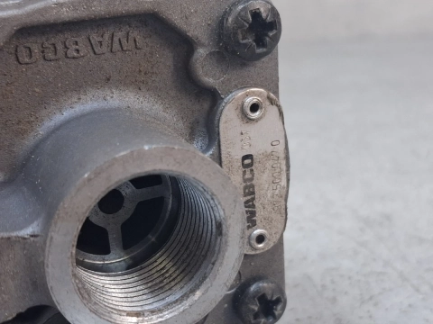 Zawór redukcji ciśnienia, szybkiego zwalniacza WABCO nr 973 500 0470, VOLVO 3173152 - NOWY