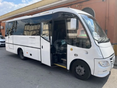 Mercedes-Benz 818