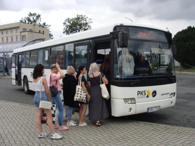 "Transport publiczny jest najważniejszą usługą publiczną, bo zapewnia dostęp do wszystkich innych usług" - powiedział Karol Trammer z magazynu "Z Biegiem Szyn" w audycji "Wieczór z reportażem"